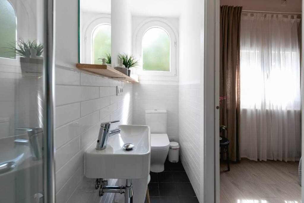 Newly Renovated Room W Pool & Bikeparking Жирона Номер фото